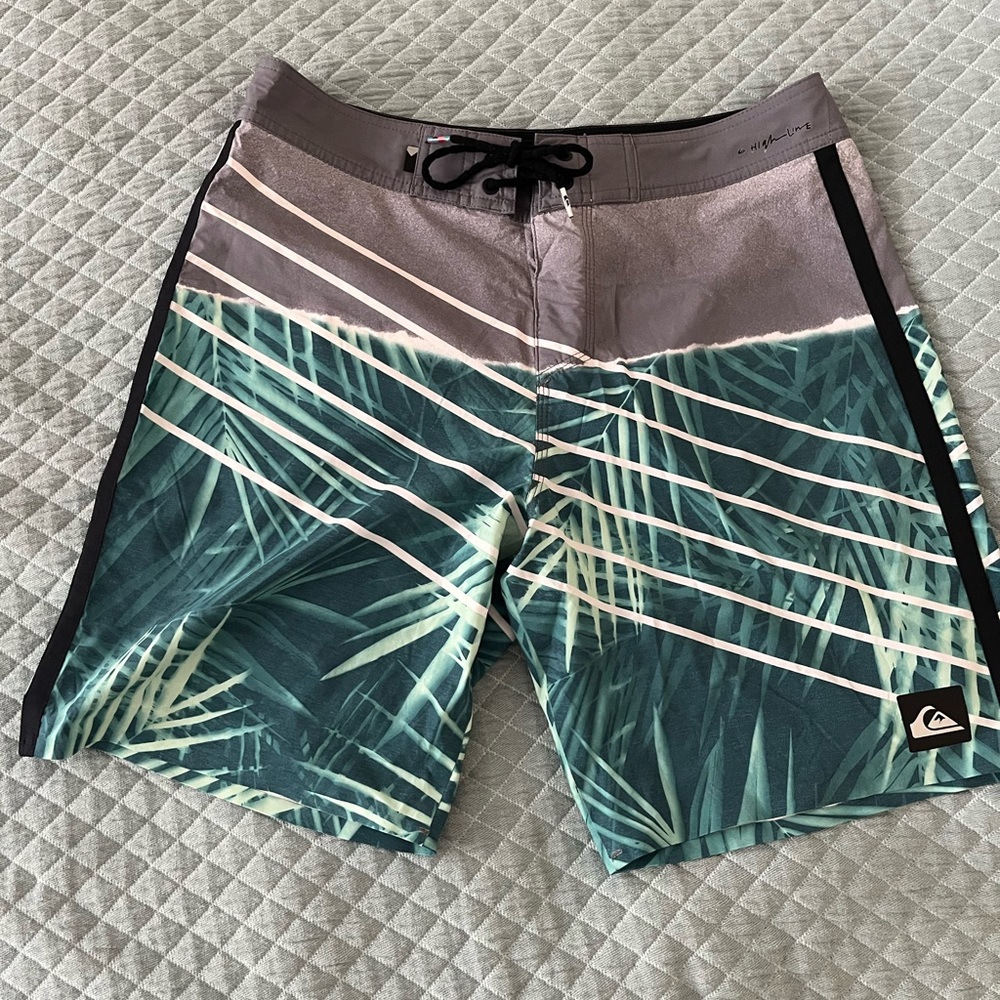 Quiksilver Men's Green Swim Shorts